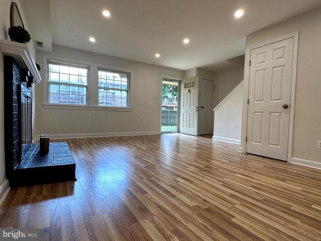 Photo - 411 Hampton Ct