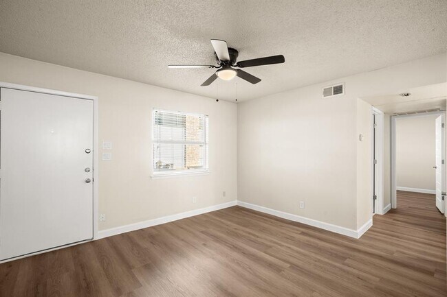 Photo - 2408 Longview St Unit 112