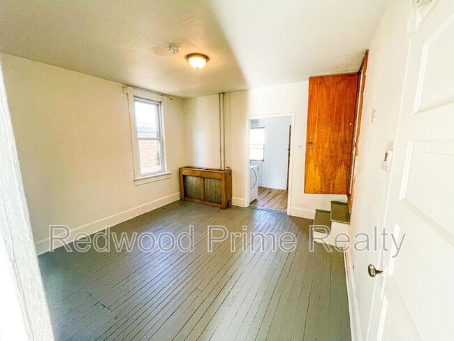 Building Photo - 551 Linden Ave Rental