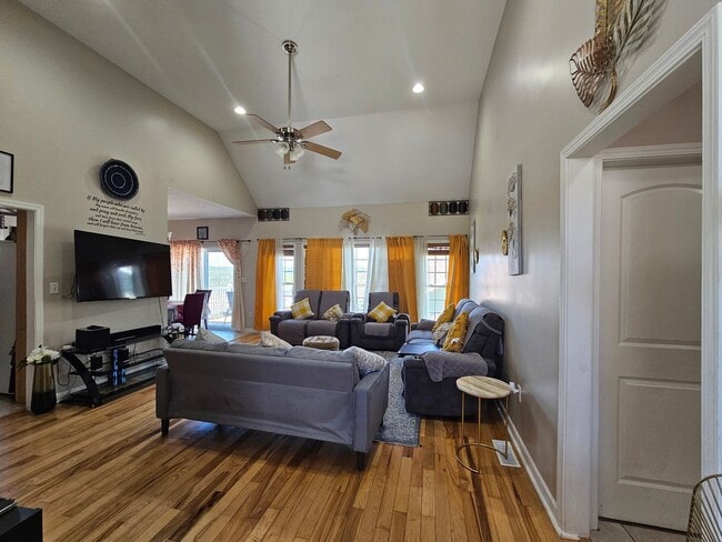 Photo - 4 Bedroom, 3 Bathroom home AVAILABLE 6/4/26