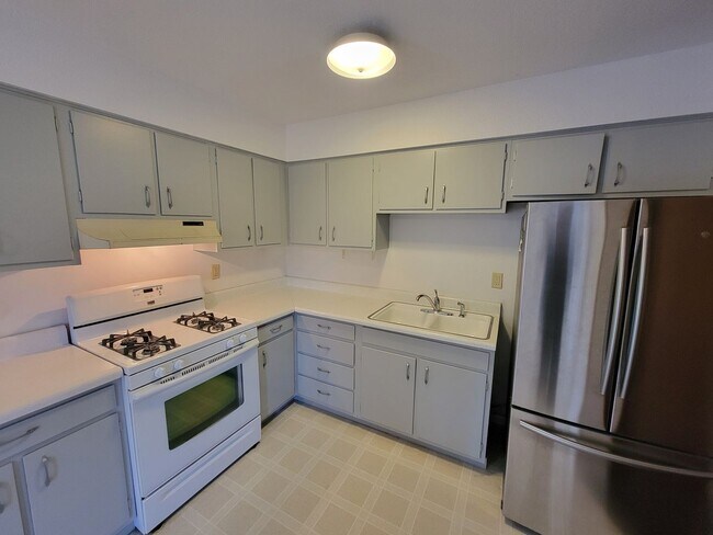 1223 Lilac Ln