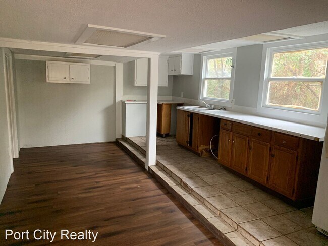 Photo - 1 br, 1 bath House - 628 College St