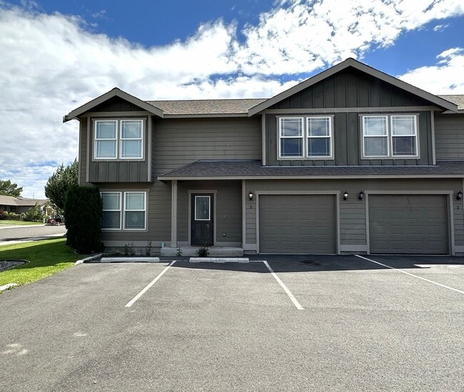 Photo - 2100 N Chestnut St