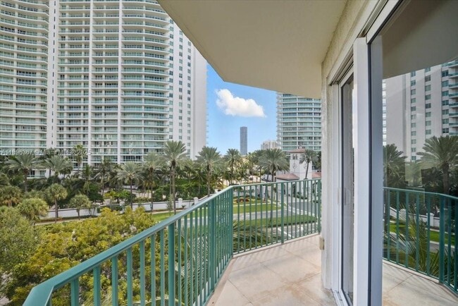Photo - 20000 E Country Club Dr Unidad 516