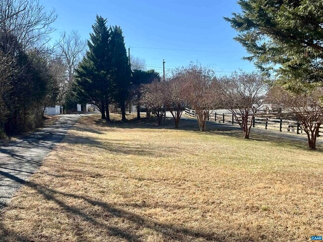 Photo - 4678 Garth Rd