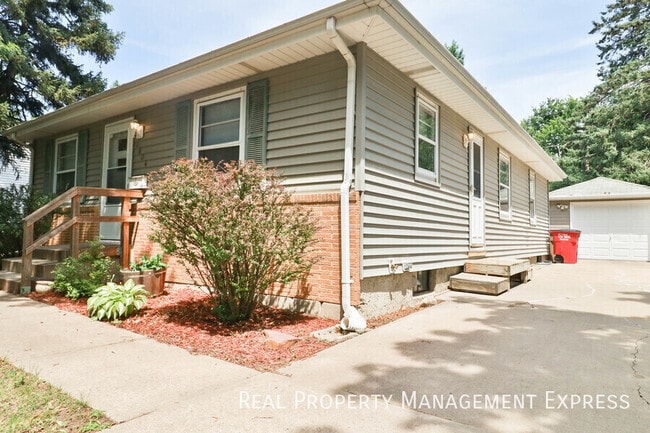 Photo - 1904 S Hawthorne Ave