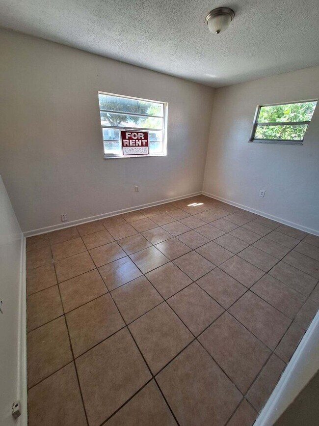 Photo - NICE Bradenton 4BR/2BA Home in Quiet Residential Neighborhood