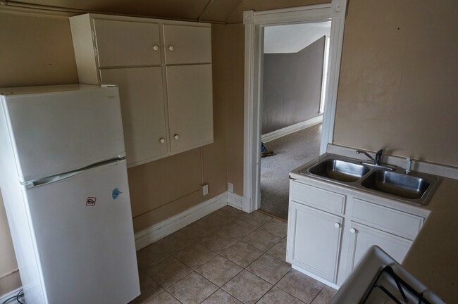 Photo - 1206 E 3rd St Unit Apt. B