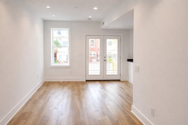 Photo - 727 Quebec Pl NW