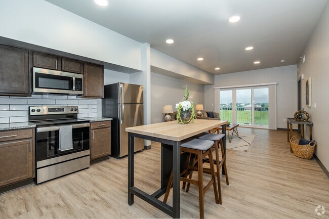 2BR, 2BA - 1,000SF - Dining Room