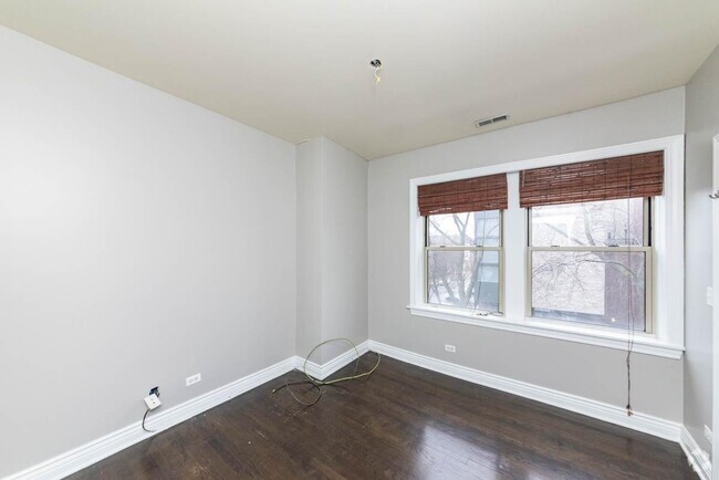 Building Photo - 2 bedroom in Chicago IL 60647 Unit 3 Rental