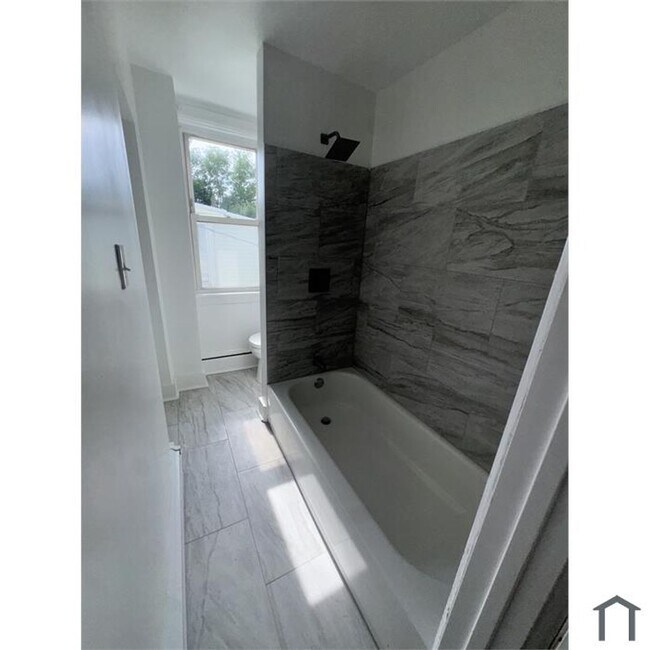 Photo - 409 E Chestnut St