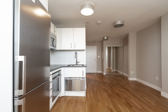 Building Photo - 730 St Clarens Ave Unit 0507A