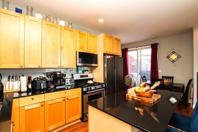 Photo - 838 N Racine Ave Unit 302