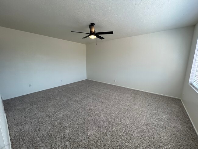 7222 W Rose Ln