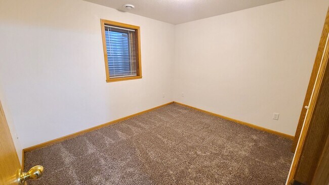 Photo - 5 Bedroom, 3 Bath - Triple Garage - Fenced yard Home