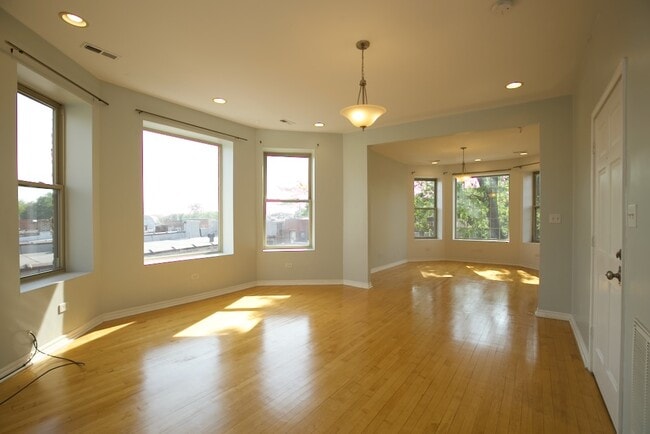 Building Photo - 2531 N Kildare Ave Unit J01P