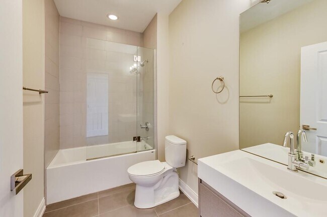 Photo - 1 bedroom in Chicago IL 60610 Unit 201