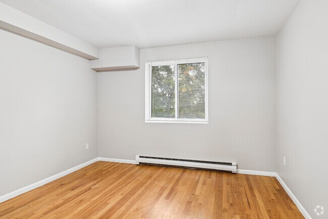 1BR, 1BA - 600SF - Bedroom