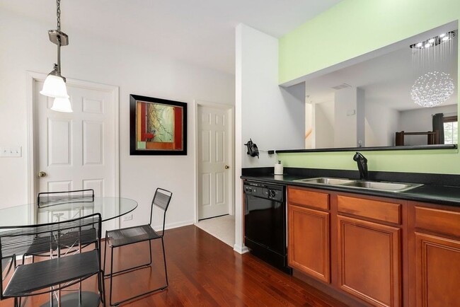 Photo - 758 Hanbury Dr