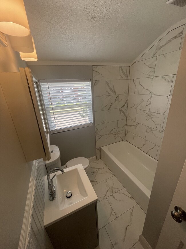 Photo - 7843 Lockwood Rd