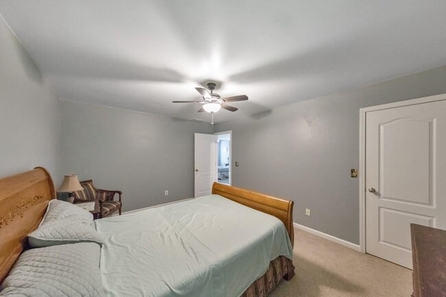 Photo - 179 Holbrook Dr