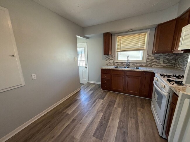 Photo - 805-807 Georgia Ave Akron OH 44306 MFH2 .T2 Unit 807 Georgia Akron, OH 44306