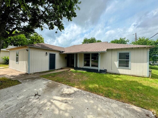Building Photo - 2723-2725 Terrace Dr Rental