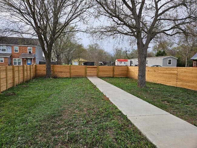 Photo - 305 Anderson St