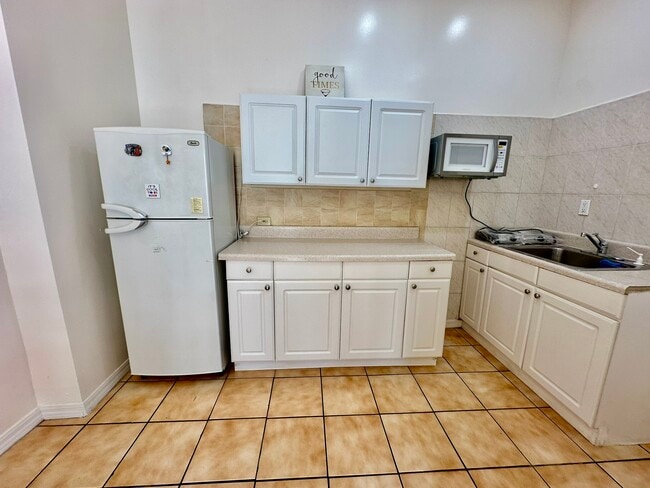 Building Photo - 6500 SW 160th Ct Unit Efficiency