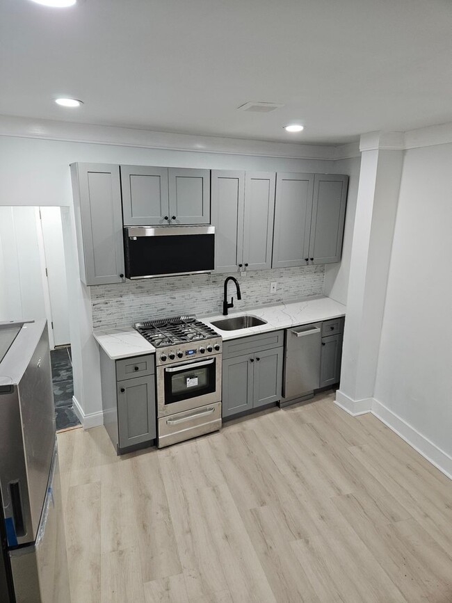 Beautifully Remodeled Townhouse - Beautifully Remodeled Townhouse