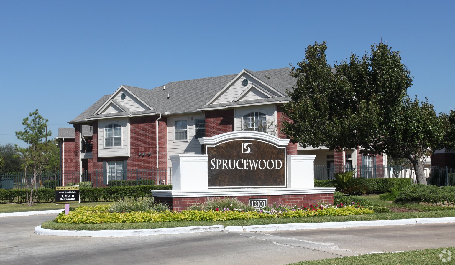 Sprucewood Apartments - Sprucewood Apartments