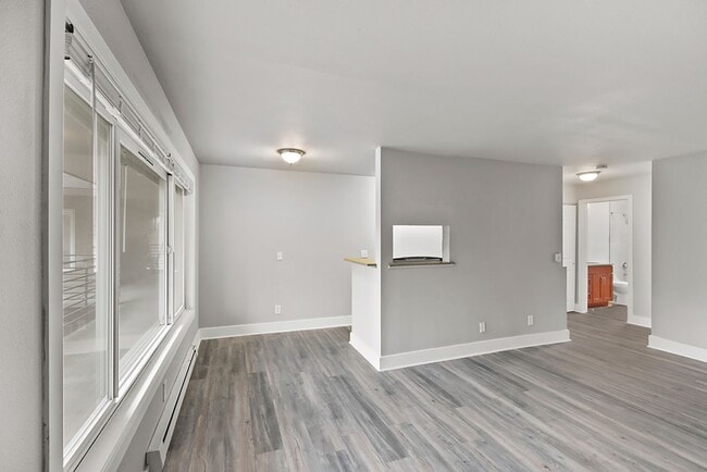 Photo - Westcrest Apartments: Leasing Specials! Re...