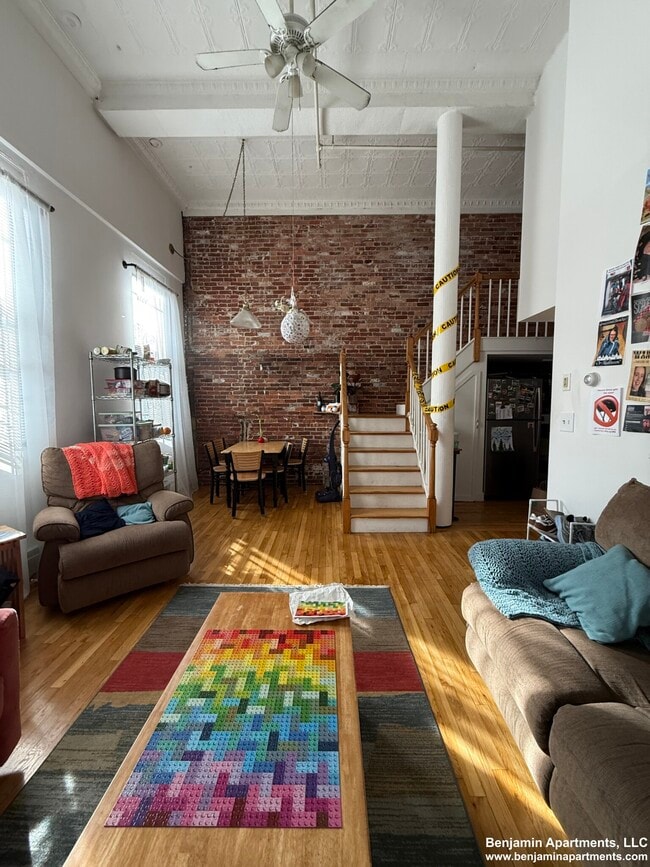 Building Photo - 168 Northampton St Unit 2