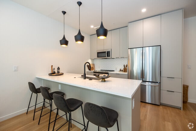 1BR, 1BA - 746SF - Kitchen