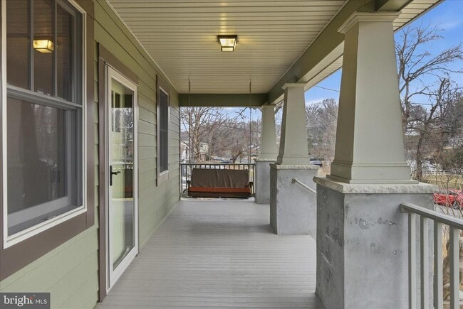 Photo - 2400 Valley Way