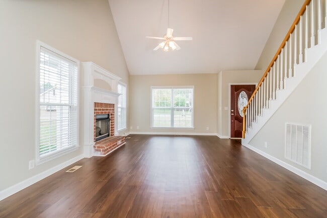 Photo - 2910 Iona Dr