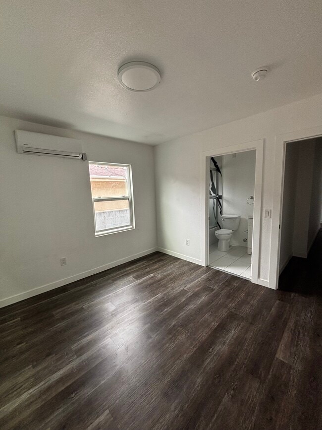 1672 W 36th St Unit 2