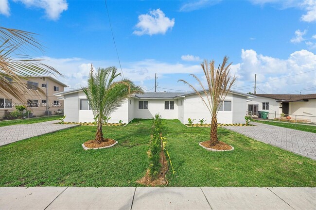 Building Photo - 3820 SW 92nd Ave Unit 3820