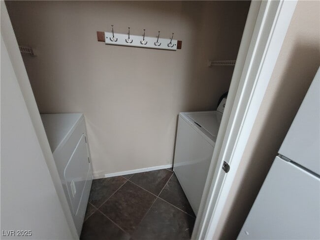 Photo - 2300 E Silverado Ranch Blvd Unidad 2049