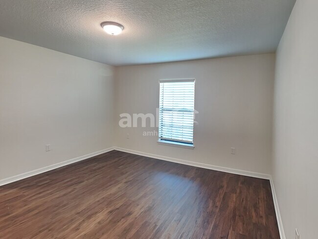 Photo - 2476 Bracknell Forest Trail