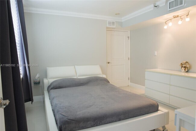 Photo - 4301 Collins Ave Unit 902