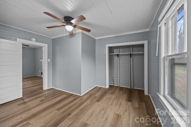 Photo - 713 2nd St Pl SW