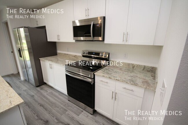 Photo - 182 Hillock Ave NW