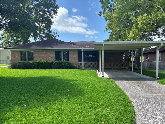 Building Photo - 211 Long Dr Rental