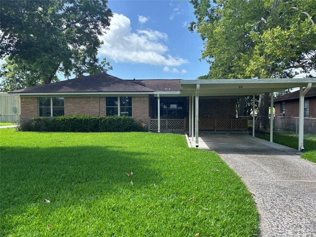 Photo - 211 Long Dr House