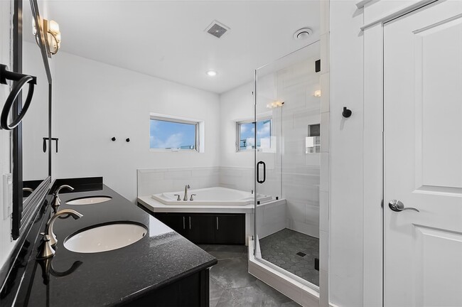 Photo - 205 Riley Ln