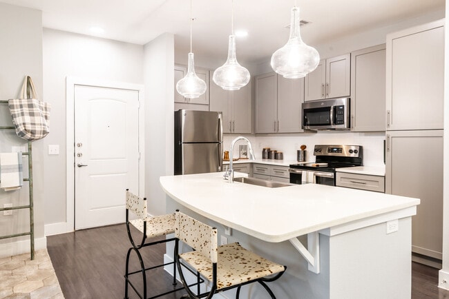 Photo - The Woodford on Mockingbird