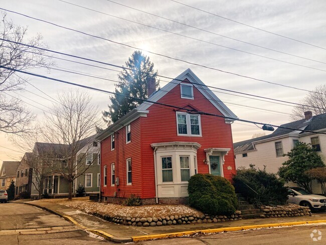 Building Photo - 111 Elm St Rental