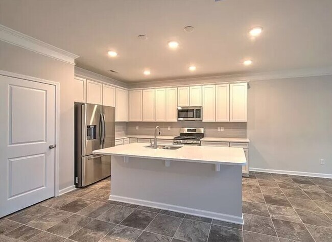 Photo - 515 Daisy Hill Ln